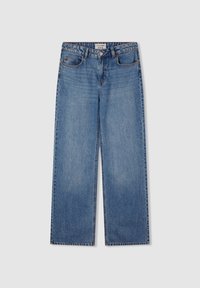 Jeans in denim blu chiaro con taglio dritto, cinque tasche e chiusura con bottone. Presentano cuciture a contrasto e una finitura sbiadita.