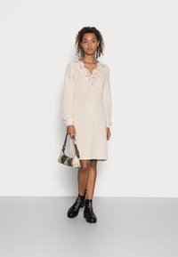 ONLY ONLXENIA LIFE DRESS  - Rochie tricotată - pumice stone