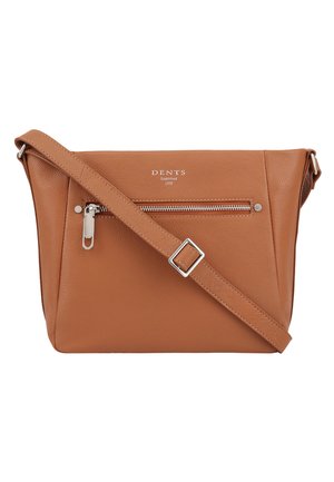 Sac bandoulière en cuir marron avec poche zippée à l'avant, sangle réglable et logo "DENTS Established 1777" à l'avant.