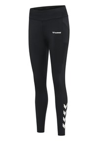 Zwarte sportlegging met een hoge tailleband, voorzien van een zijzak en een wit diagonaal streeppatroon langs het onderbeen.