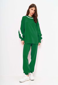 Cesare Gaspari JOGGER SET - Pantaloni de trening - green