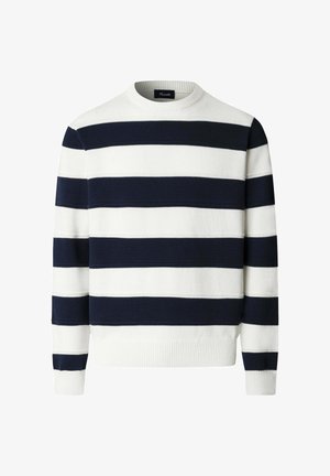 Trui met ronde hals met brede horizontale marineblauwe en witte strepen, geribbelde manchetten en zoom, weergegeven op een witte achtergrond.