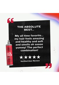 Bottiglia di balsamo per capelli Bed Head Resurrection accanto a una recensione utente verificata con cinque stelle che elogia morbidezza, salute e profumo dei capelli dopo l’uso.