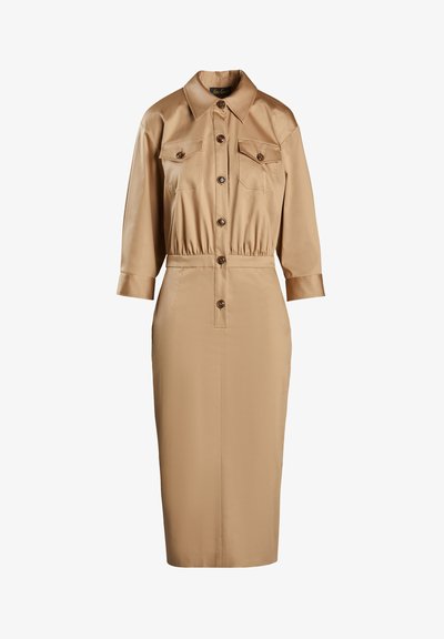 Rochie cămașă de culoare khaki, cu mâneci lungi, cu butoane pe față, două buzunare la piept, talie strânsă și fustă dreaptă de lungime midi. Material neted și ușor.