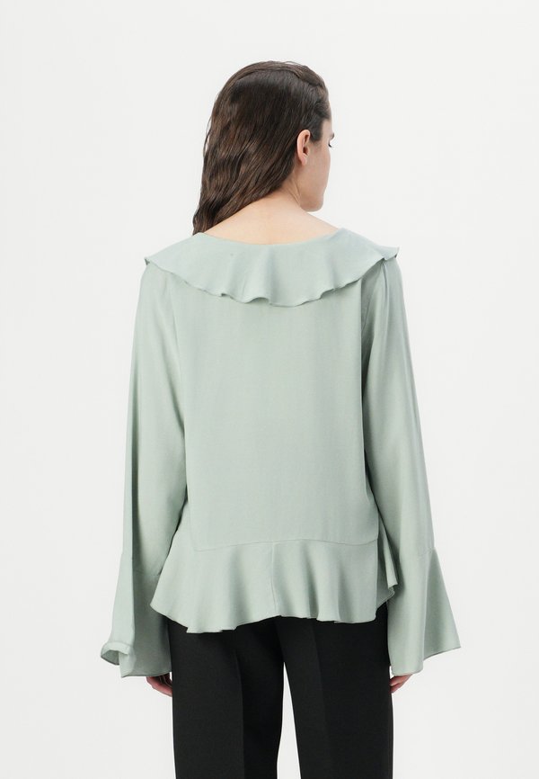 VMMERRY FRILL - Blouse4