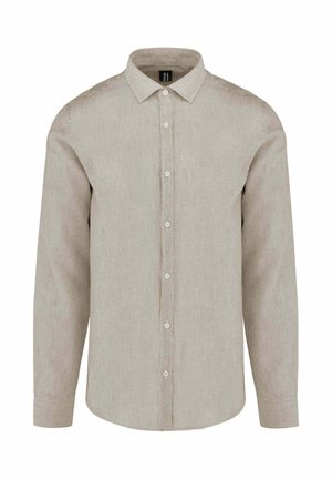 Beżowa koszula z długim rękawem zapinana na guziki, z subtelnymi pionowymi paskami, standardowym kołnierzem i zapinanymi na guziki mankietami, przedstawiona na białym tle.