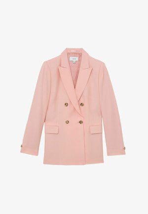 Dviejų eilių šviesiai rožinis švarkas su įpjautomis atlapomis, auksiniais mygtukais, kišenėmis su flapsais ir ilgomis rankovėmis, išdėliotas ant balto fono.