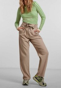 Pieces Stickad tröja - light green