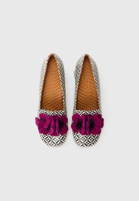 Black and white geometric patterned flats with a purple floral accent on the toe, featuring a smooth fabric upper and textured inner sole.
