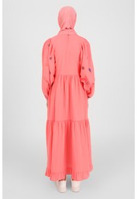 Modanisa CORAL CREW NECK - Maxi šaty - coral