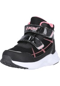 Schwarzer Sportschuh mit pinken Akzenten, aus Netzgewebe und mit Klettverschluss. Merkmale sind die weiße Sohle und die strukturierte Gummisohle mit dekorativer Naht.