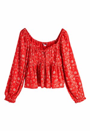 Červená blúzka s dlhými nafúknutými rukávmi, s výstrihom cez plecia a nariasenými detailmi. Vzor obsahuje biele abstraktné motívy.
