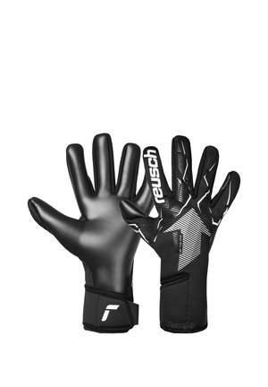 Par de guantes de portero negros, uno mostrando la palma acolchada, el otro mostrando el reverso con patrón con la marca "reusch" y correas para la muñeca.