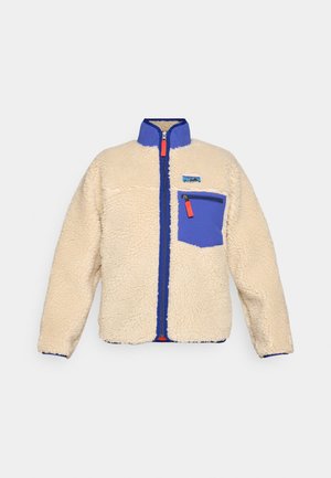 Veste en polaire beige avec un col et une poche bleus. Comprend une fermeture éclair sur le devant avec un tirette orange et un petit logo sur la poitrine.