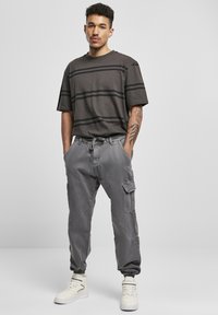 Urban Classics KNITTED CARGO JOGGING PANTS - Cargobroek - asphalt