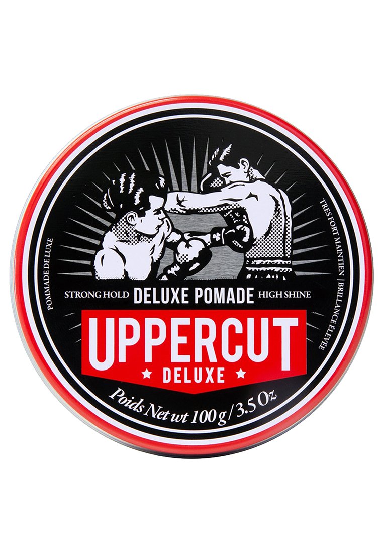 Uppercut Deluxe pomad i en rund metallburk. Den svarta och röda etiketten har en vintage boxningsillustration. Stark hållning, hög glans. 100g.