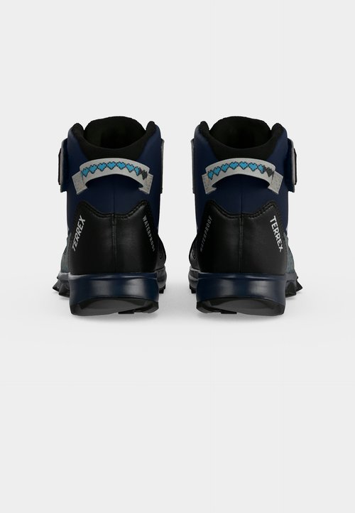 adidas TERREX SNOW MINECRAFT - Hiking shoes - shadow navy/glory grey/dark blue — foto 4