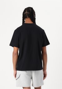 Pal Sporting Goods NEW TRADEMARK UNISEX - Apdrukāts T-krekls - black/white