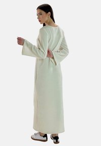Elara ABAYA  - Strickkleid - beige