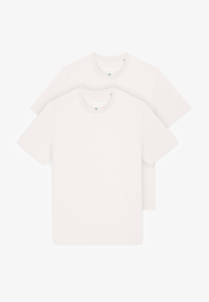 Witte katoenen t-shirts, ronde hals, korte mouwen, een gladde textuur. Twee stuks opgestapeld met minimale branding op de halslijn.