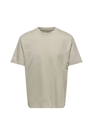 T-shirt beige a maniche corte con scollo rotondo e piccolo dettaglio di testo nero sul lato sinistro vicino all'orlo.