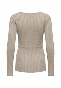 Beige geripptes Langarmshirt mit weitem Ausschnitt und figurbetonter Silhouette. Weiche Textur mit glattem Finish und dezentem vertikalem Muster.