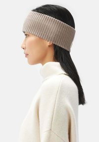 GOBI Cashmere Öronvärmare - mottled light brown