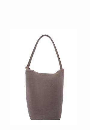 Graue Bucket-Handtasche mit einem einzelnen Schulterriemen, aus glattem Material, vor weißem Hintergrund.
