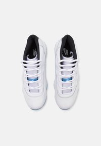 Jordan AIR JORDAN 11 RETRO - Magas szárú sneakerek - white/legend blue/black