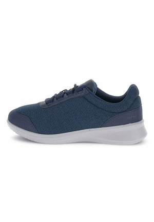 Marineblaue Sportschuhe mit einem strukturierten Strick-Oberteil, glatten Akzenten, Schnürdesign und einer weißen Gummisohle. Abgerundete Zehenpartie und gepolsterter Kragen.