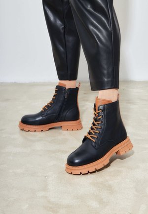 Plateaustøvletter - black