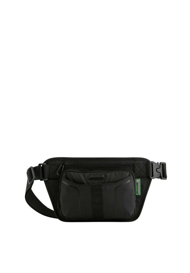 Bolsa de cintura negra hecha de un tejido duradero con una textura suave. Cuenta con un compartimento principal con cremallera, un bolsillo frontal, una correa ajustable con hebilla y una etiqueta con el logo.