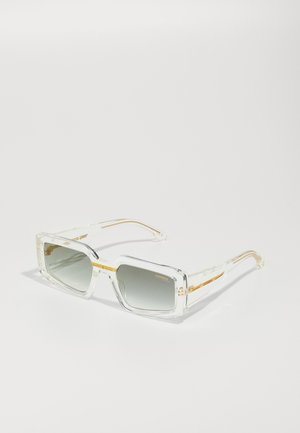 Priehľadné obdĺžnikové slnečné okuliare s gradientovými sklami. Obsahujú zlaté akcenty a priehľadné ramená s textúrovaným povrchom.