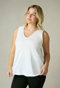 Live Unlimited London V-NECK - Linne - white