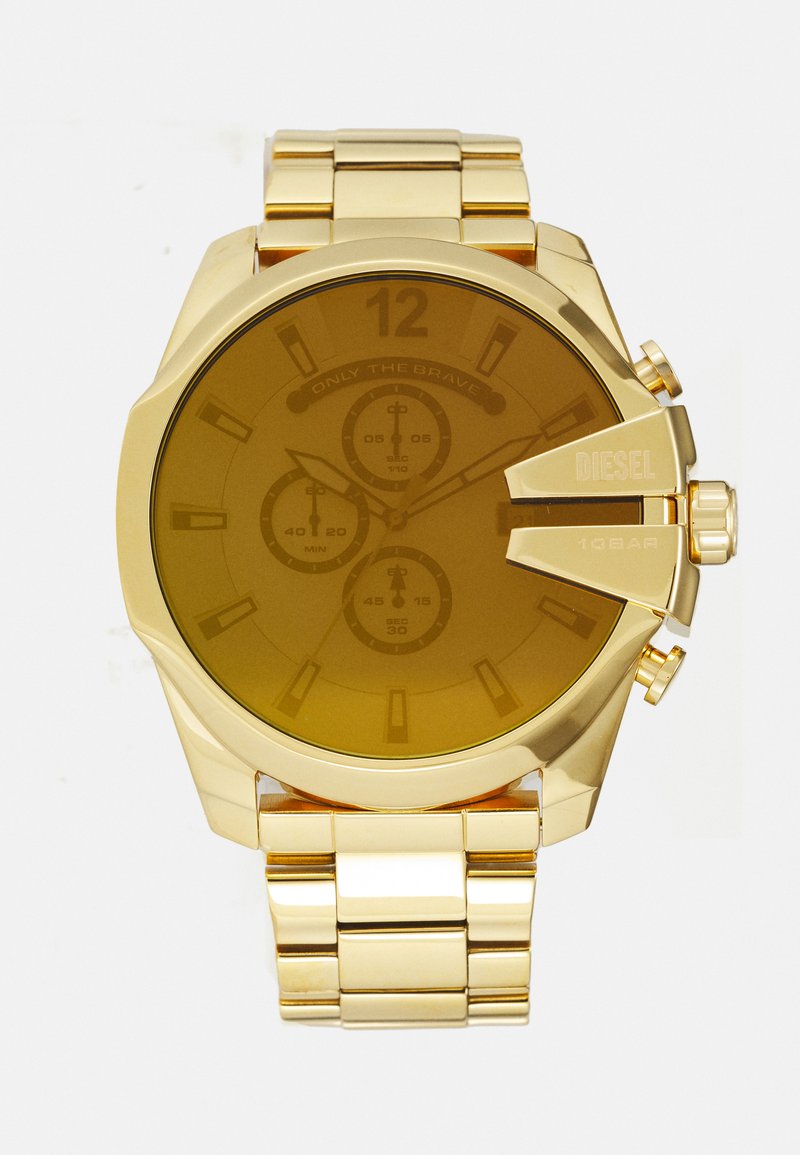 Orologio in acciaio inossidabile dorato con un grande casse rotonda, marcatori ben visibili e quadrante testurizzato. Presenta un bracciale a maglie e sottodial di cronografo.