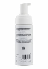 Vit skumdispenserflaska med pumpkork. Svart och grå text på baksidan som listar ingredienser och användningsinstruktioner. QR-kod inkluderad.