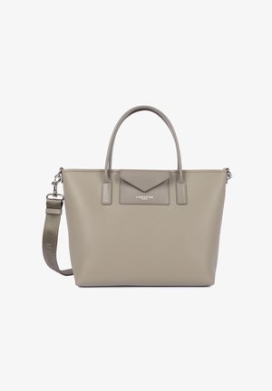 Borsa in pelle taupe con texture, dotata di due manici, una tracolla removibile e una tasca anteriore con patta contrassegnata "Lancaster Paris."