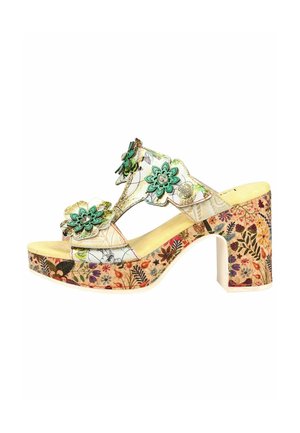 Dámské sandály s otevřenou špičkou na podpatku s masivní podrážkou z korku s květinovým vzorem a dekorativními tyrkysovými květinovými aplikacemi na bílých páscích.