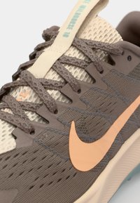 Nike Performance REACTX WILDHORSE 10 - Trail running shoes - brown/orange chalk/cave stone/cannon/pearl white