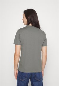 Calvin Klein FRONT LOGO - T-shirt estampada - pewter