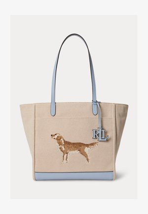Bézs bevásárlótáska világoskék fogókkal és alsó szegéllyel, rajta egy barna-fehér hímzett kutya és ezüst "RL" logó medál.