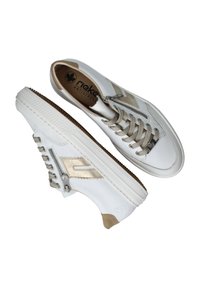 Weiße Schnürsneaker mit einem glatten Lederobermaterial, beigen Akzenten, einem Seitenreißverschluss und einer strukturierten Gummisohle. Mit einem Logo auf der Innensohle.