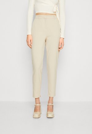 b.young BYDANTA CROP - Chino - cement