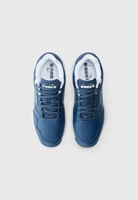 Diadora VOLEE - Multicourt tennis shoes - einsign blue/white