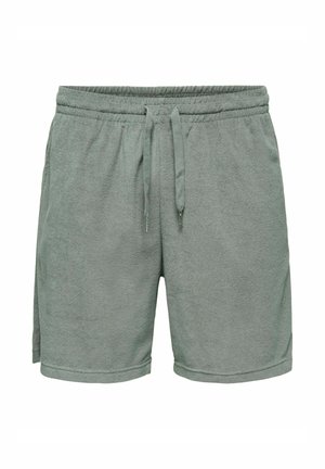 Shorts en tissu éponge gris doux avec taille élastique et cordon de serrage, dotés de poches latérales et d'une coupe décontractée.