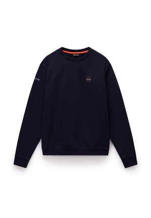 Granatowy sweatshirt wykonany z miękkiego materiału, z okrągłym dekoltem, ściągaczami przy mankietach oraz małym logo marki na piersi.