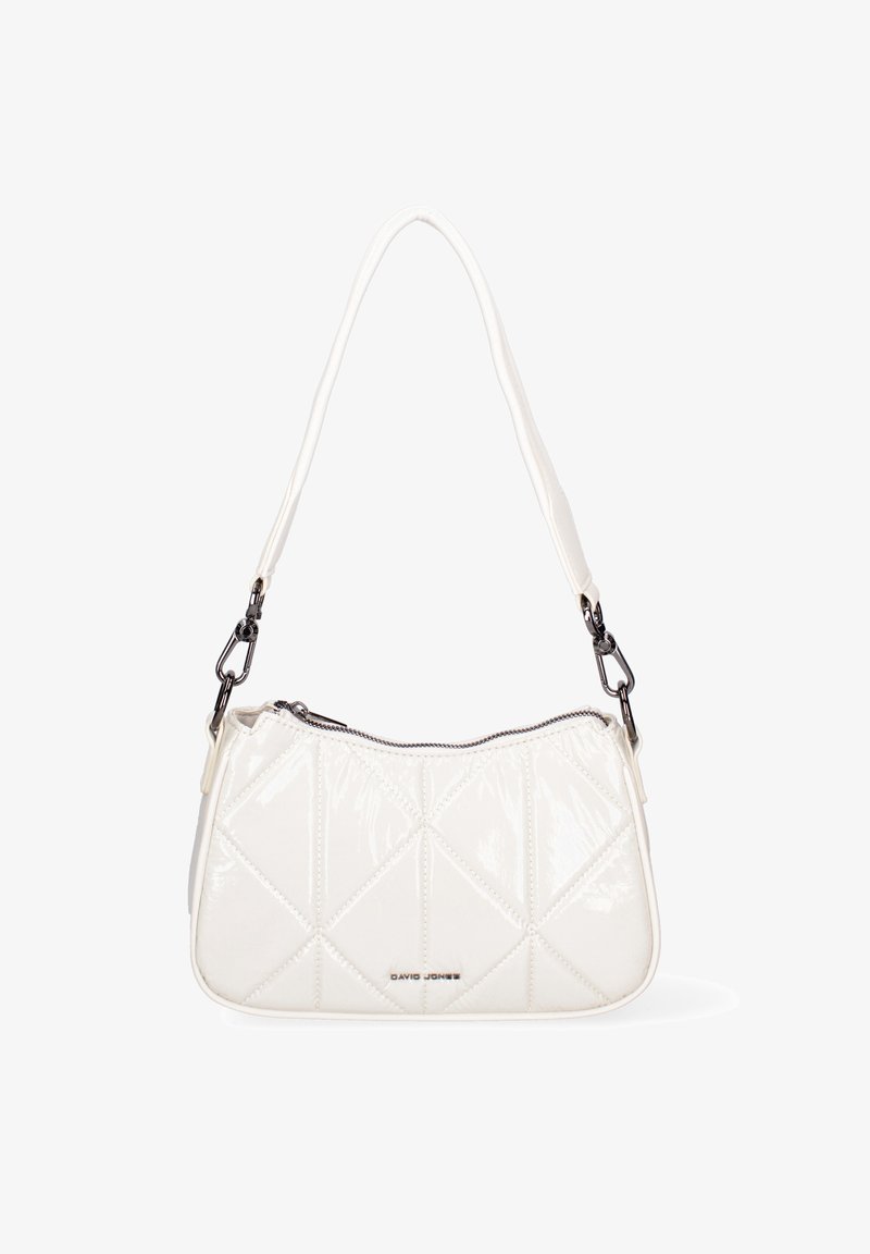 Borsa in pelle sintetica bianca con motivo a rombi, chiusura con zip superiore e tracolla regolabile con dettagli in metallo argentato.