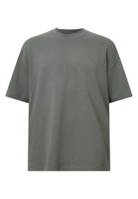 Oliven grøn oversized bomuld t-shirt med rund hals, korte ærmer og et lille logo detalje på brystet. Glat tekstur, afslappet pasform.