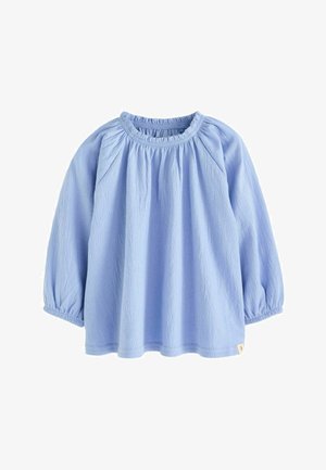 Bluză albastră deschis, cu mâneci lungi, gât adunat și manșete elastice. Materialul are un finisaj texturat și un design lejer, fluid.