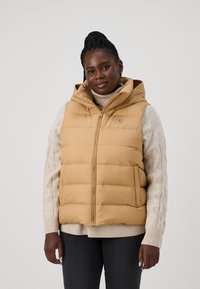 Tommy Hilfiger Curve CASUAL HOOD  - Waistcoat - classic khaki